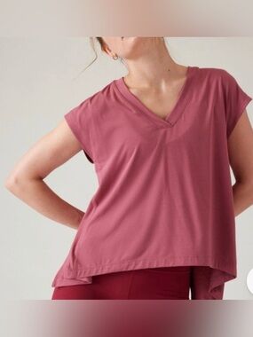 Athleta Explore Tee Shirt Split Back V-neck - Berry Rose Pink - Small